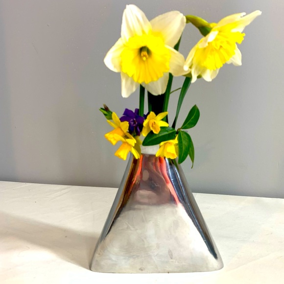 Saks Fifth Avenue Other - VINTAGE SAKS FIFTH AVEBSILVER VASE VERY RARE
